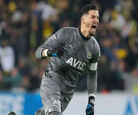 amorim-milih-altay-bayindir-sebagai-starter-mu-saat-lawan-city