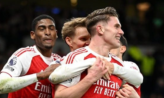 Arsenal Hancurkan Tottenham dengan skor telak empat gol
